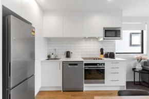 Contemporary Urban Retreat Auckland